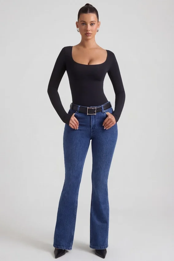 Jacey högmidjade flared-jeans i indigotvätt Jacey högmidjade flared-jeans i indigotvätt