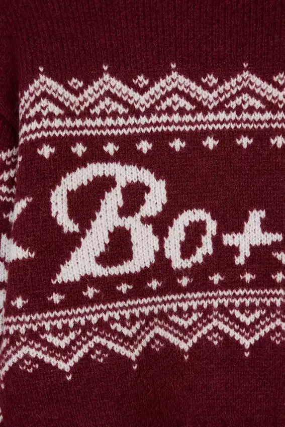 Jacquardstickad kort tröja i Crimson Red Jacquardstickad kort tröja i Crimson Red