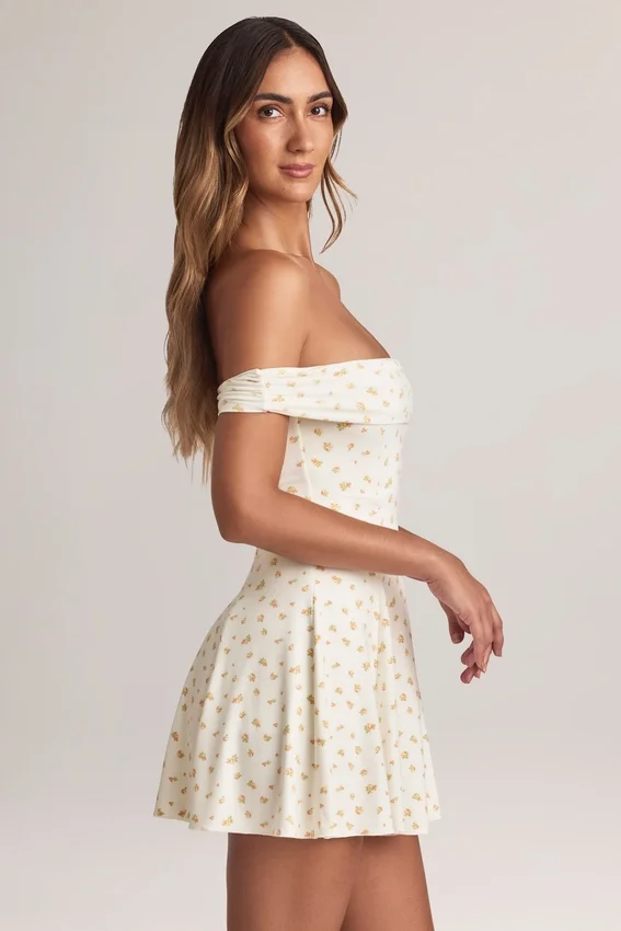 Jaida Modal A-linje miniklänning med blommönster och bar axlar Jaida Modal A-linje miniklänning med blommönster och bar axlar