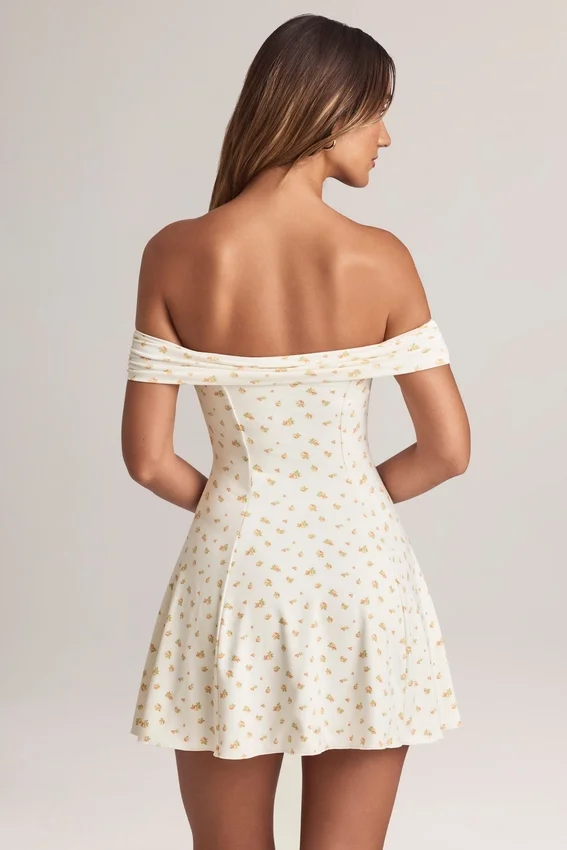 Jaida Modal A-linje miniklänning med blommönster och bar axlar Jaida Modal A-linje miniklänning med blommönster och bar axlar