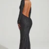 Jailene Embellished Open-Back Gown i svart Jailene Embellished Open-Back Gown i svart