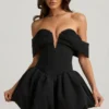 Jessamy Off-Shoulder Layered Bubble Hem Corset Miniklänning i svart Jessamy Off-Shoulder Layered Bubble Hem Corset Miniklänning i svart