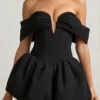 Jessamy Off-Shoulder Layered Bubble Hem Corset Miniklänning i svart Jessamy Off-Shoulder Layered Bubble Hem Corset Miniklänning i svart