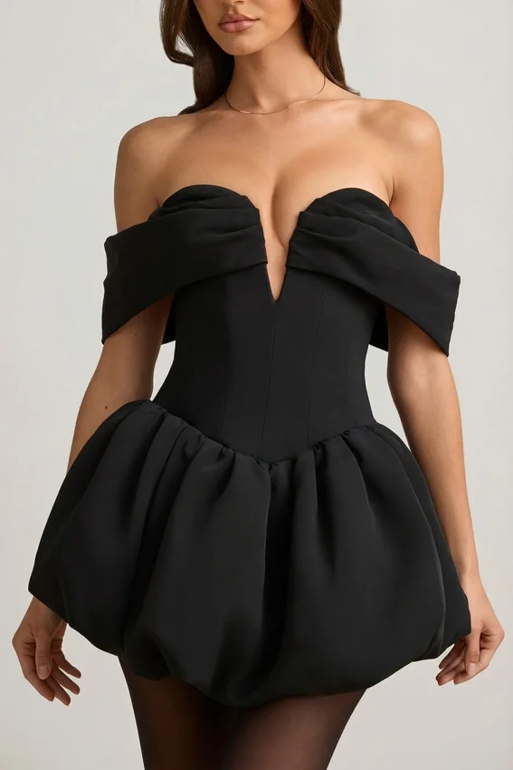 Jessamy Off-Shoulder Layered Bubble Hem Corset Miniklänning i svart Jessamy Off-Shoulder Layered Bubble Hem Corset Miniklänning i svart