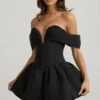Jessamy Off-Shoulder Layered Bubble Hem Corset Miniklänning i svart Jessamy Off-Shoulder Layered Bubble Hem Corset Miniklänning i svart