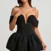 Jessamy Off-Shoulder Layered Bubble Hem Corset Miniklänning i svart Jessamy Off-Shoulder Layered Bubble Hem Corset Miniklänning i svart