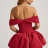 Jessamy Off-Shoulder Layered Bubble Hem Corset Miniklänning i True Red Jessamy Off-Shoulder Layered Bubble Hem Corset Miniklänning i True Red