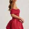 Jessamy Off-Shoulder Layered Bubble Hem Corset Miniklänning i True Red Jessamy Off-Shoulder Layered Bubble Hem Corset Miniklänning i True Red