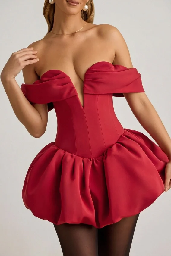 Jessamy Off-Shoulder Layered Bubble Hem Corset Miniklänning i True Red Jessamy Off-Shoulder Layered Bubble Hem Corset Miniklänning i True Red