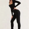 Jett långärmad jumpsuit med fyrkantig halsringning i svart Jett långärmad jumpsuit med fyrkantig halsringning i svart