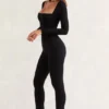 Jett långärmad jumpsuit med fyrkantig halsringning i svart Jett långärmad jumpsuit med fyrkantig halsringning i svart