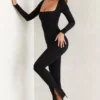Jett långärmad jumpsuit med fyrkantig halsringning i svart Jett långärmad jumpsuit med fyrkantig halsringning i svart