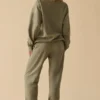 Joggingbyxor i bomullsfleece med medelhög midja i khakigrönt Joggingbyxor i bomullsfleece med medelhög midja i khakigrönt