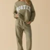 Joggingbyxor i bomullsfleece med medelhög midja i khakigrönt Joggingbyxor i bomullsfleece med medelhög midja i khakigrönt