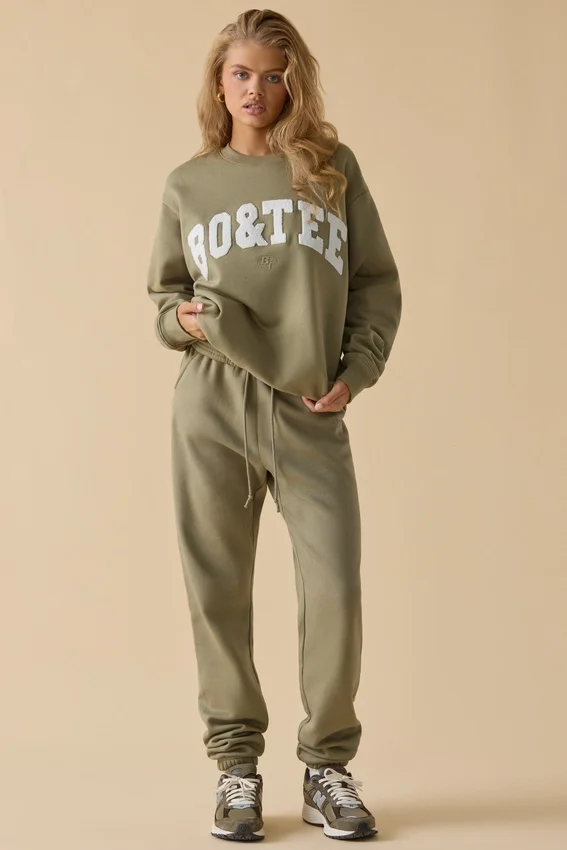 Joggingbyxor i bomullsfleece med medelhög midja i khakigrönt Joggingbyxor i bomullsfleece med medelhög midja i khakigrönt