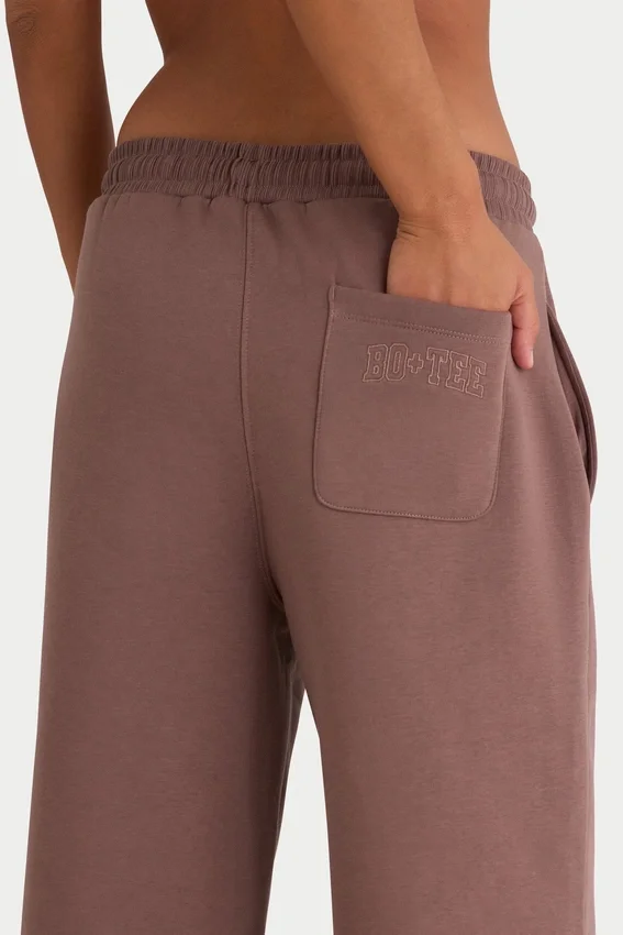 Joggingbyxor i borstad jersey med vida ben i färgen Cocoa Joggingbyxor i borstad jersey med vida ben i färgen Cocoa