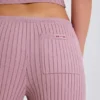 Joggingbyxor i ribbad stickning med vida ben i mauve Joggingbyxor i ribbad stickning med vida ben i mauve