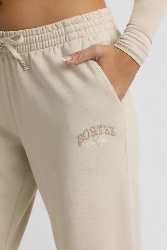 Joggingbyxor med låg midja och vida ben i benvit Joggingbyxor med låg midja och vida ben i benvit