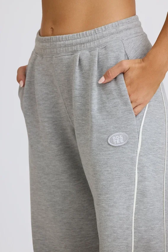 Joggingbyxor med medelhög midja och raka ben i gråmelerat Joggingbyxor med medelhög midja och raka ben i gråmelerat