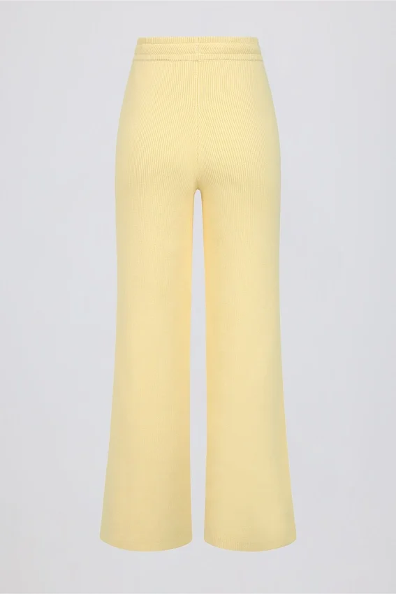 Joggingbyxor med vid ben i ribbad stickning i färgen Lemon Joggingbyxor med vid ben i ribbad stickning i färgen Lemon