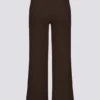 Joggingbyxor med vid ben i ribbad stickning i pecan Joggingbyxor med vid ben i ribbad stickning i pecan