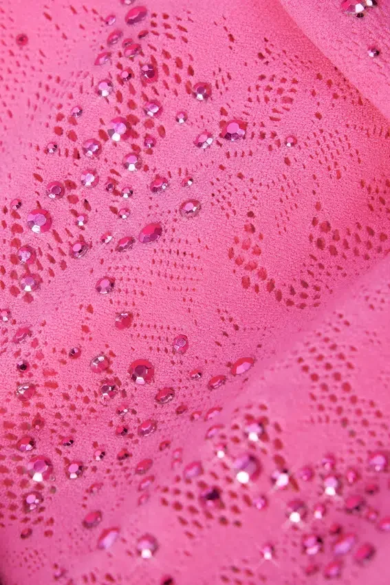 Melody utsmyckad helbadräkt med utskärningar i bubblegumrosa Melody utsmyckad helbadräkt med utskärningar i bubblegumrosa