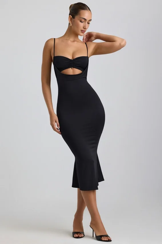 Julane Slinky Jersey Ruched Cut-Out Midaxi-klänning i svart Julane Slinky Jersey Ruched Cut-Out Midaxi-klänning i svart