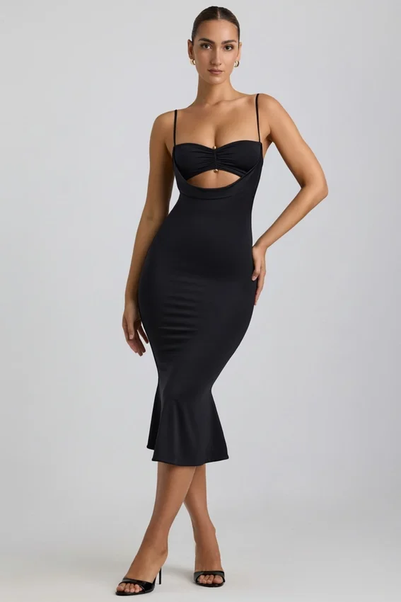 Julane Slinky Jersey Ruched Cut-Out Midaxi-klänning i svart Julane Slinky Jersey Ruched Cut-Out Midaxi-klänning i svart