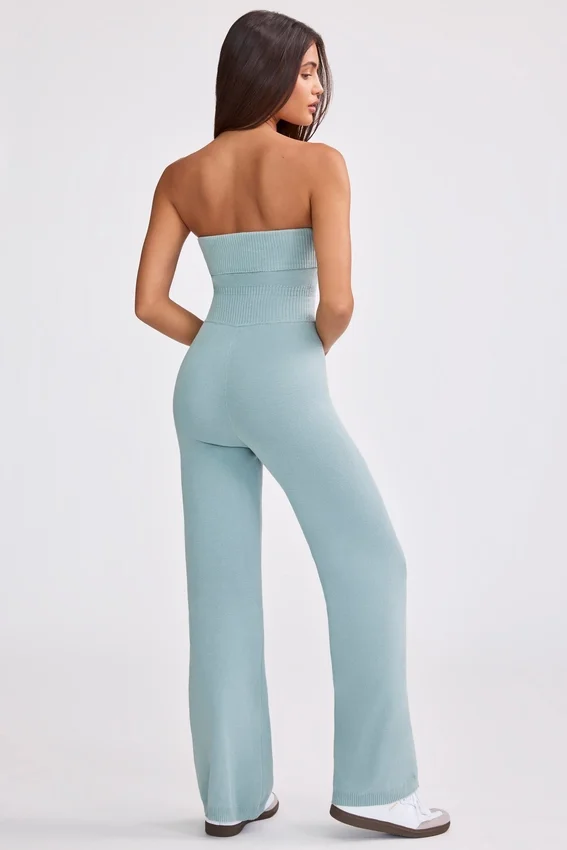 Jumpsuit i grovstickad bandeau med utsvängda ben i dammig blågrön Jumpsuit i grovstickad bandeau med utsvängda ben i dammig blågrön