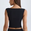 Kadie V-ringad strukturerad crop top i svart Kadie V-ringad strukturerad crop top i svart