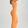 Kali Modal Bandeau Bodycon Maxiklänning i Sunset Orange Kali Modal Bandeau Bodycon Maxiklänning i Sunset Orange