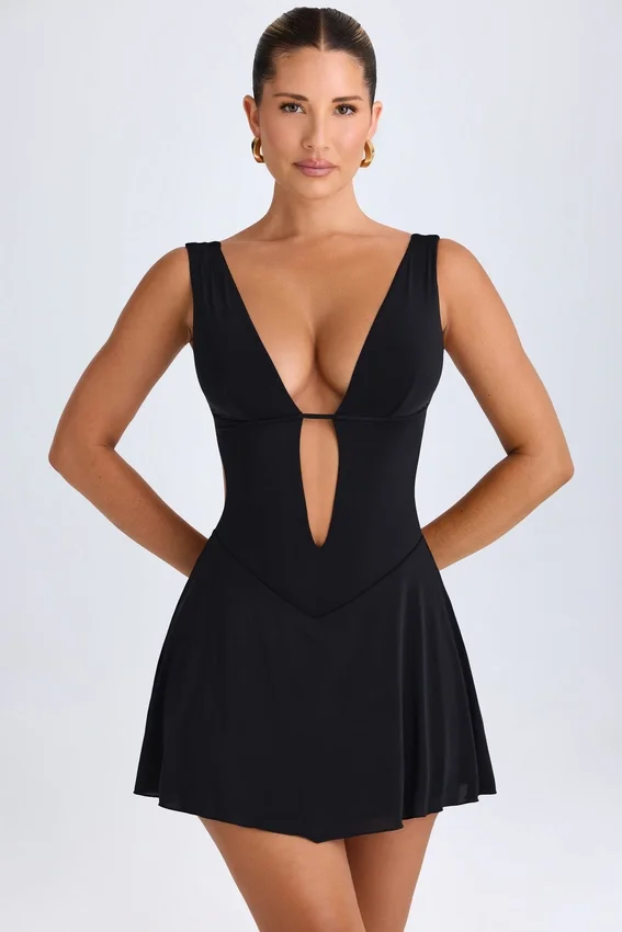 Kalista Plunge Cut-Out Miniklänning i Svart Kalista Plunge Cut-Out Miniklänning i Svart