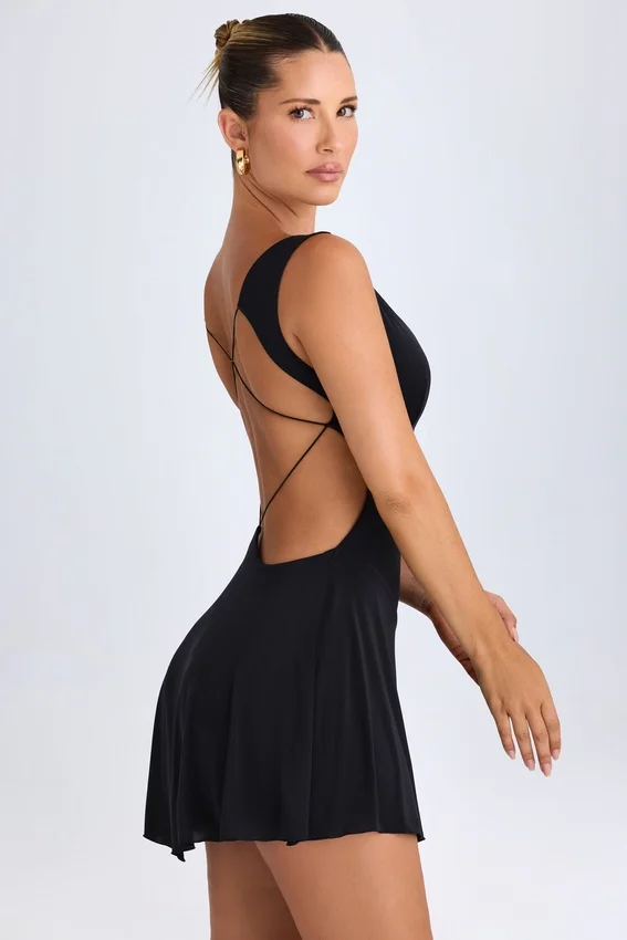 Kalista Plunge Cut-Out Miniklänning i Svart Kalista Plunge Cut-Out Miniklänning i Svart