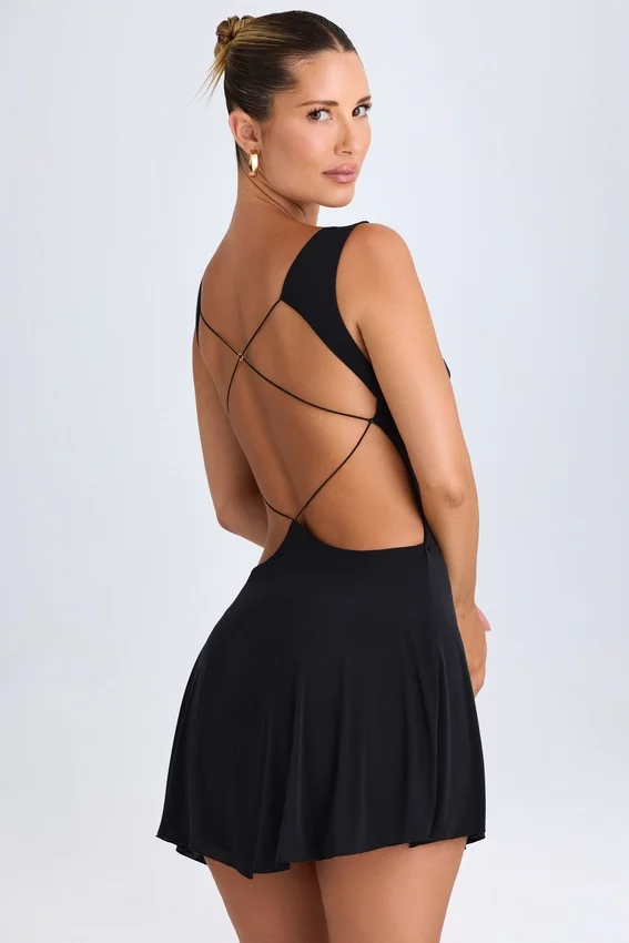 Kalista Plunge Cut-Out Miniklänning i Svart Kalista Plunge Cut-Out Miniklänning i Svart