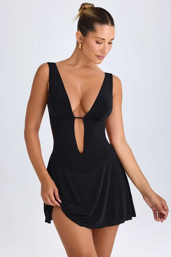 Kalista Plunge Cut-Out Miniklänning i Svart Kalista Plunge Cut-Out Miniklänning i Svart