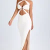 Kalyani maxiklänning med utskärningar och rynkad halterneck i vitt Kalyani maxiklänning med utskärningar och rynkad halterneck i vitt