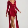 Karelyn miniklänning med rynkad detalj och rosett i True Red Karelyn miniklänning med rynkad detalj och rosett i True Red