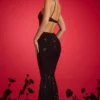 Kassie Embellished Cut-Out Halterneck Gown i svart Kassie Embellished Cut-Out Halterneck Gown i svart