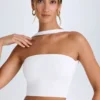 Khai bandeau-top med chokerdetalj i vitt Khai bandeau-top med chokerdetalj i vitt
