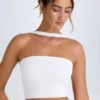 Khai bandeau-top med chokerdetalj i vitt Khai bandeau-top med chokerdetalj i vitt