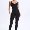 Kiki Modal Plunge Open-Back Flared Jumpsuit i svart Kiki Modal Plunge Open-Back Flared Jumpsuit i svart