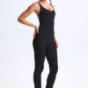 Kiki Modal Plunge Open-Back Flared Jumpsuit i svart Kiki Modal Plunge Open-Back Flared Jumpsuit i svart