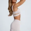Kira Crop Top med utskärningar och detaljer i metall i himmelsgrått Kira Crop Top med utskärningar och detaljer i metall i himmelsgrått