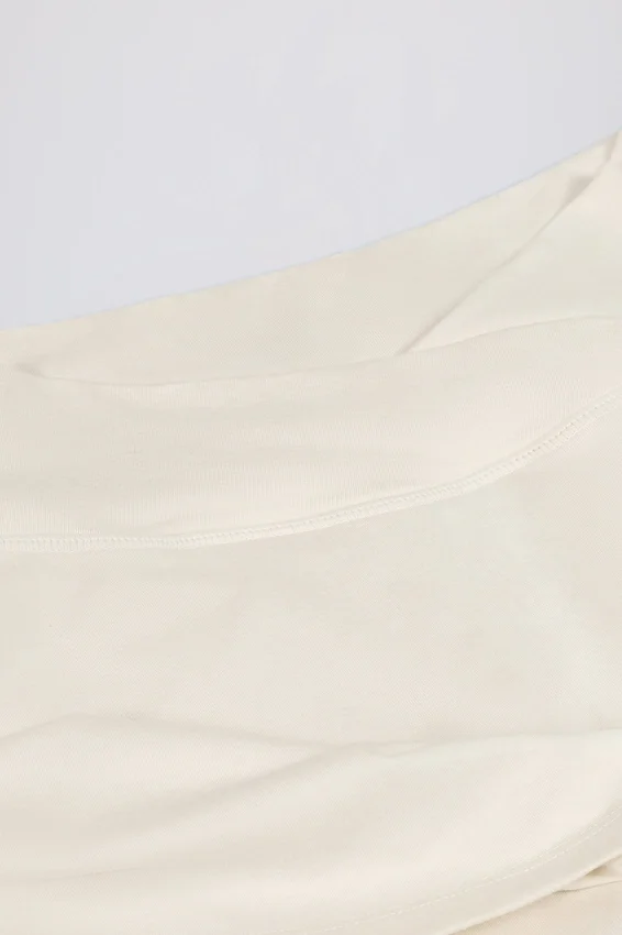Korsad miniskort i borstad jersey i ivory marl Korsad miniskort i borstad jersey i ivory marl