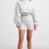 Kort hoodie i stretchig bomullsfleece i gråmelerat Kort hoodie i stretchig bomullsfleece i gråmelerat