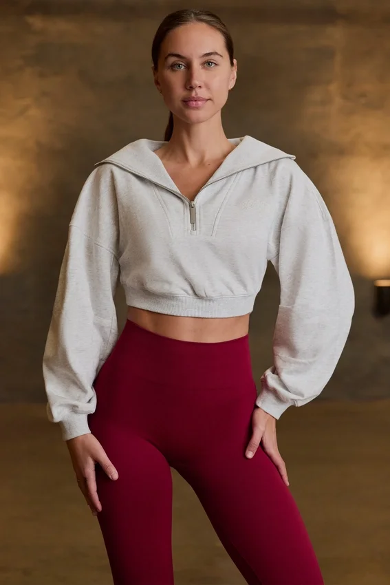 Kort sweatshirt med kvartslång dragkedja i gråmelerat Kort sweatshirt med kvartslång dragkedja i gråmelerat