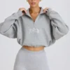 Kort sweatshirt med kvartslång dragkedja i gråmelerat Kort sweatshirt med kvartslång dragkedja i gråmelerat