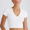 Kort T-shirt i stretchig bomullsjersey med grafiskt tryck i vitt Kort T-shirt i stretchig bomullsjersey med grafiskt tryck i vitt