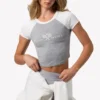Kort T-shirt med grafiskt tryck i gråmelerad Kort T-shirt med grafiskt tryck i gråmelerad