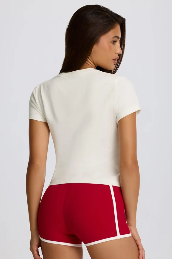 Kort T-shirt med tryck i elfenben Kort T-shirt med tryck i elfenben